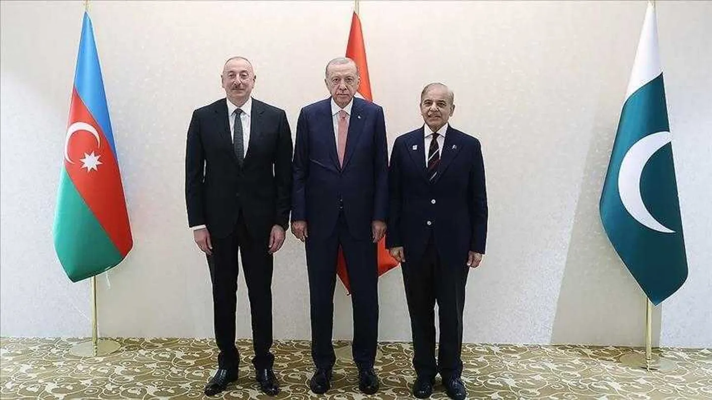 أردوغان يشارك مع علييف وشريف افتتاح مطار أذربيجاني في قرة باغ