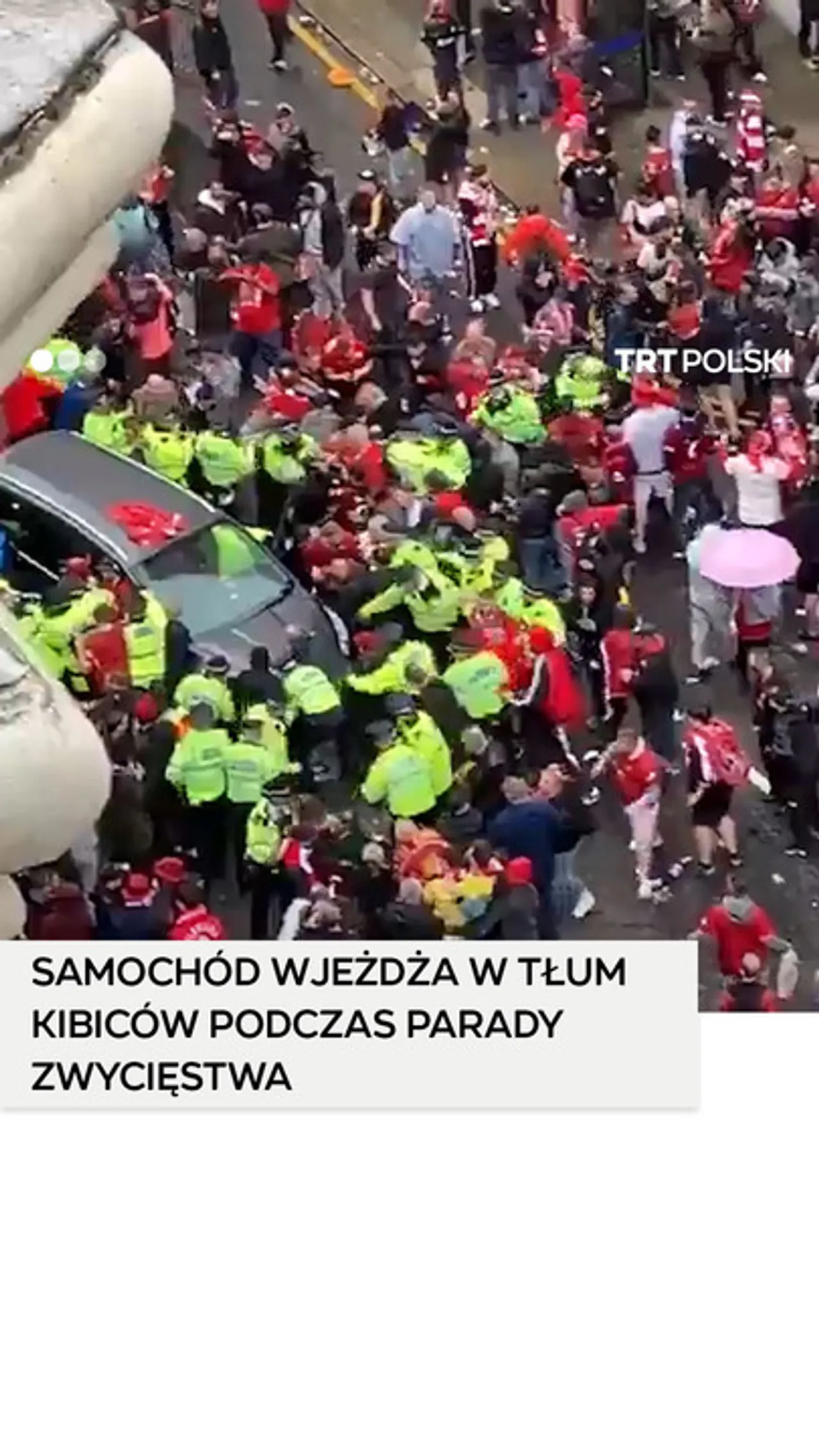 Samochód wbija się w tłum świętujących fanów w centrum Liverpoolu