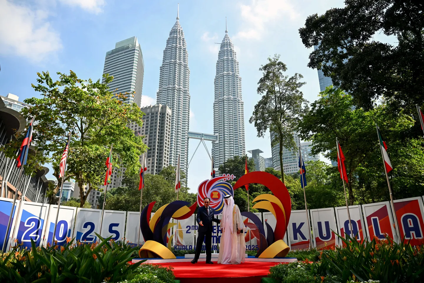 Menteri kabinet Malaysia dilarang keluar negara demi persiapan bajet dan Sidang Kemuncak ASEAN