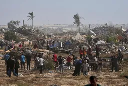 What happened at the Gaza aid distribution centre?