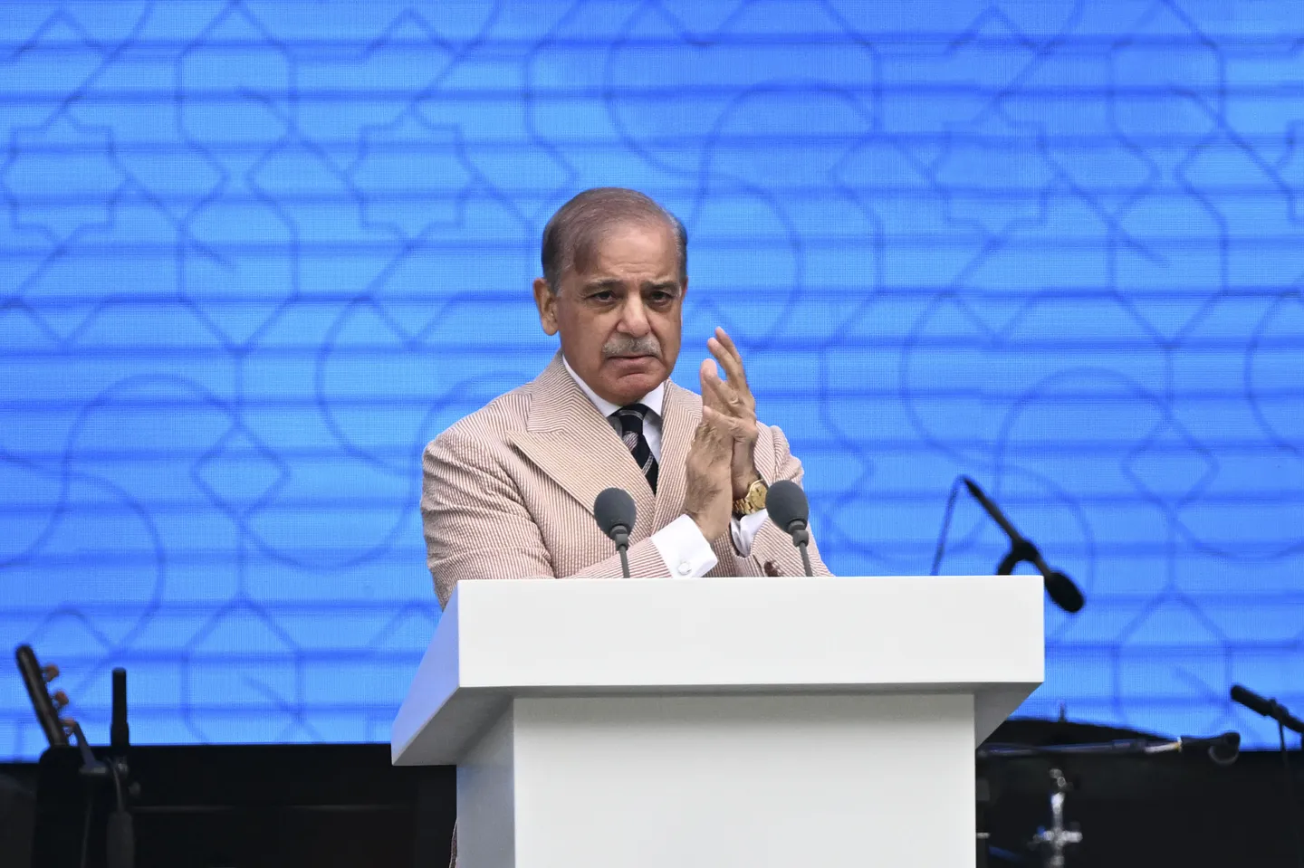 "قوتنا في تضامننا".. شهباز شريف يشيد بالأخوّة والصداقة بين باكستان وتركيا وأذربيجان