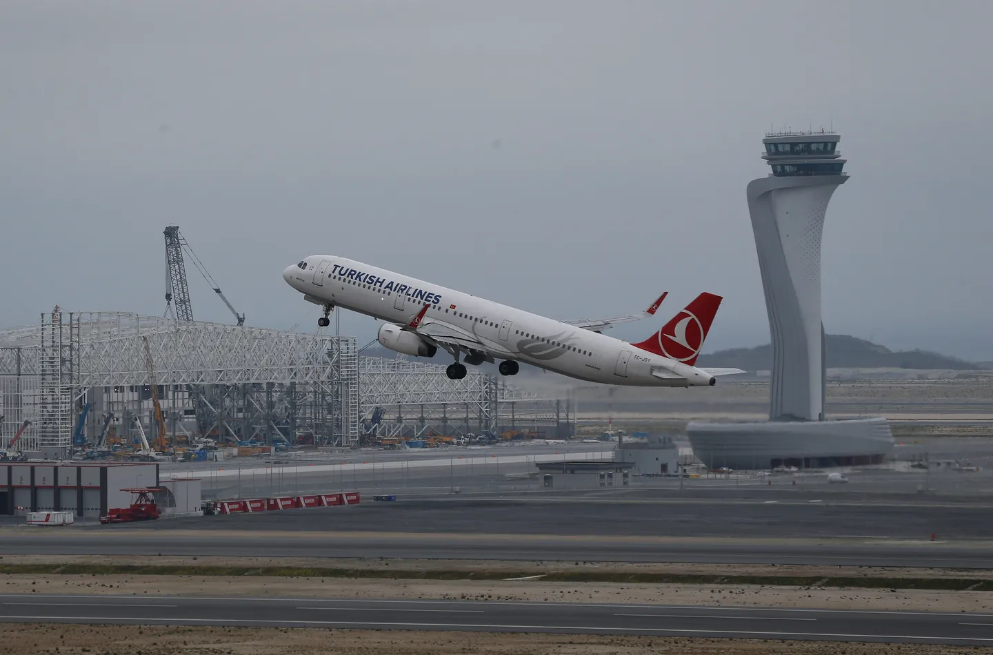 Istanbul Airport tops Europe in flights again, says transport minister