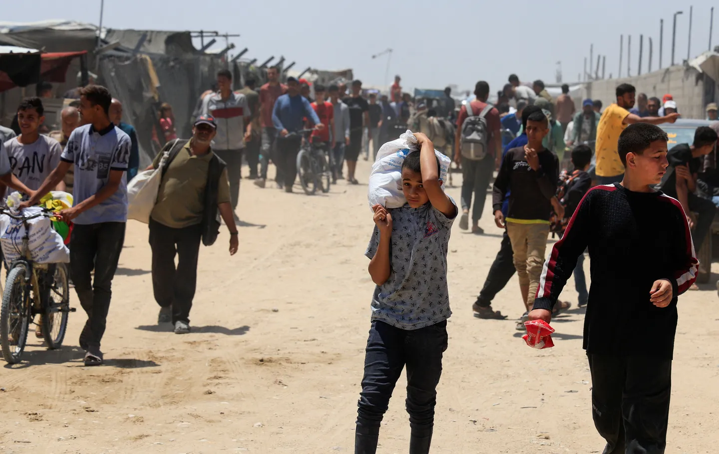 Que s'est-il passé au centre de distribution d'aide à Gaza ?