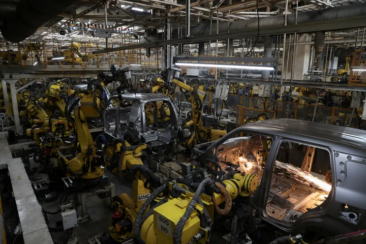Global auto industry faces 'serious overcapacity' —Geely