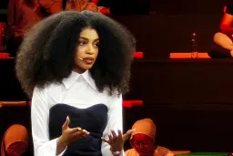 Afro sem remorsos: A luta contínua de Zulaikha Patel pela justiça e pela identidade