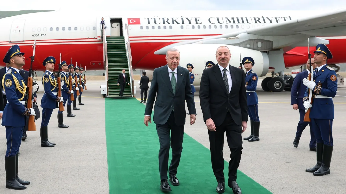 أردوغان يصل إلى أذربيجان ضمن زيارة رسمية للمشاركة في احتفالات يوم الاستقلال