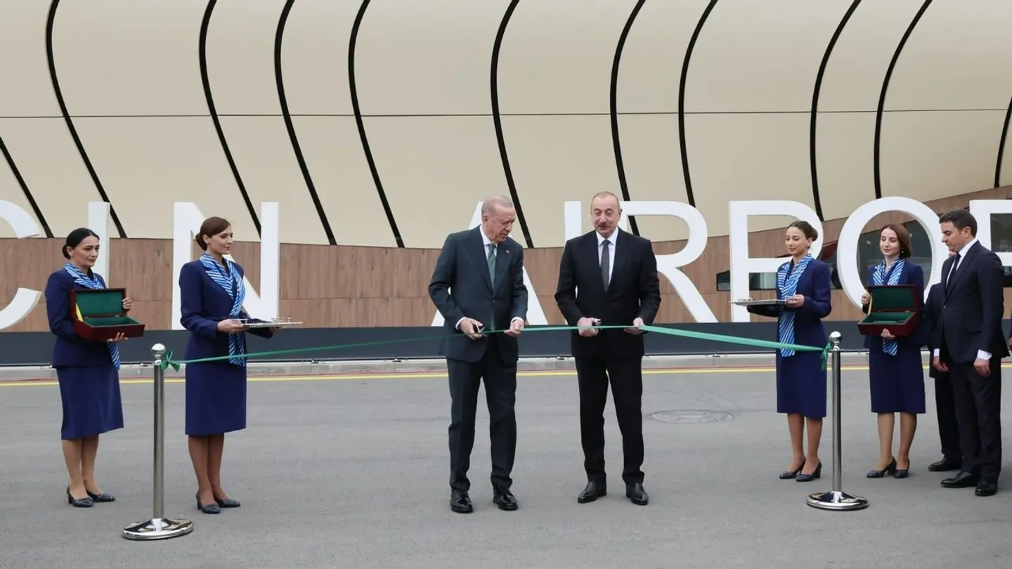Presidentët Erdoğan dhe Aliyev inauguruan Aeroportin Ndërkombëtar të qytetit azerbajxhanas Laçin