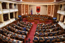 Kuvendi i Shqipërisë mblidhet në seancë plenare
