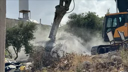 Ushtria izraelite shkatërron dy shtëpi të palestinezëve në Bregun Perëndimor të pushtuar