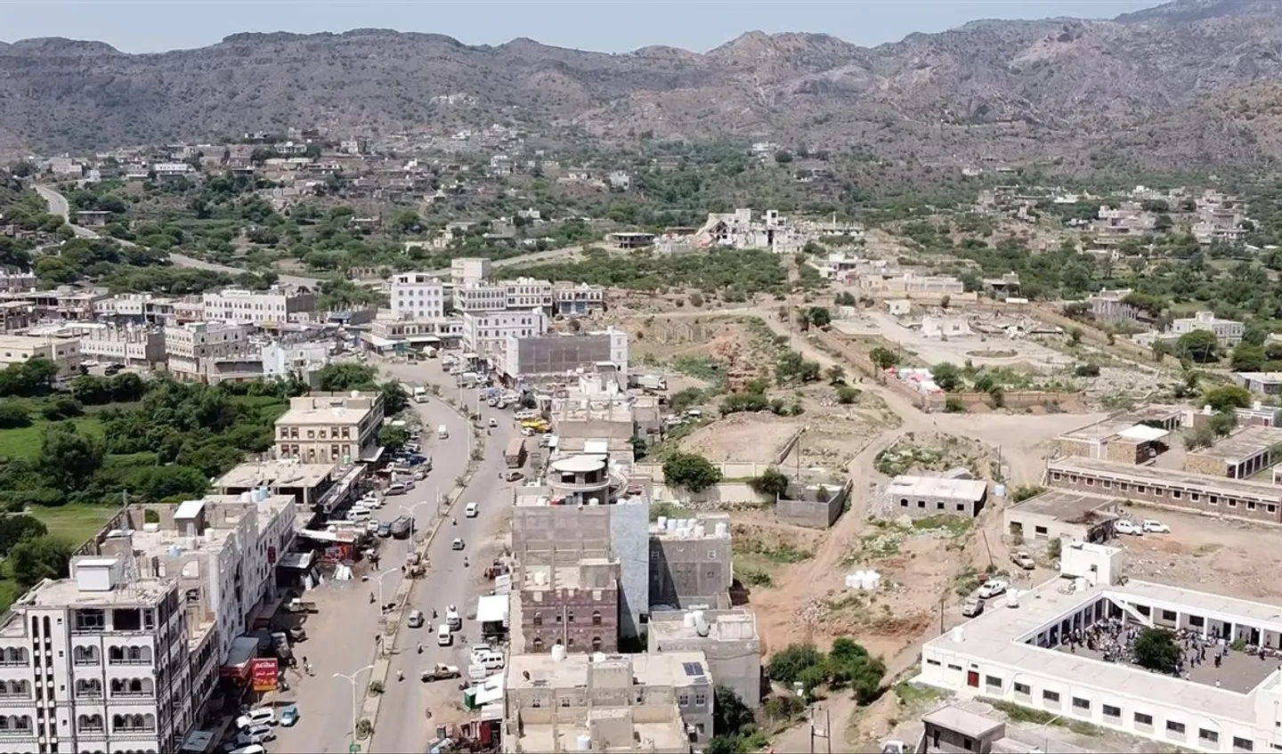 بعد إغلاق 7 سنوات.. اليمن يعلن إعادة فتح الطريق الدولي الرابط بين صنعاء وعدن