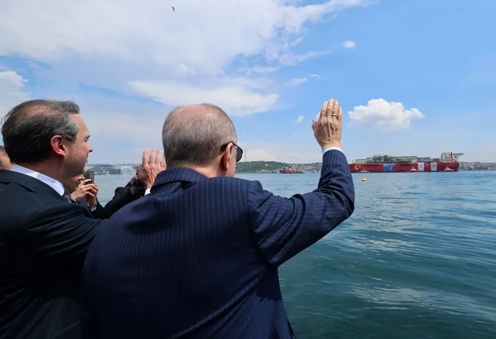Erdogan sends off Türkiye’s first floating gas production platform to Black Sea