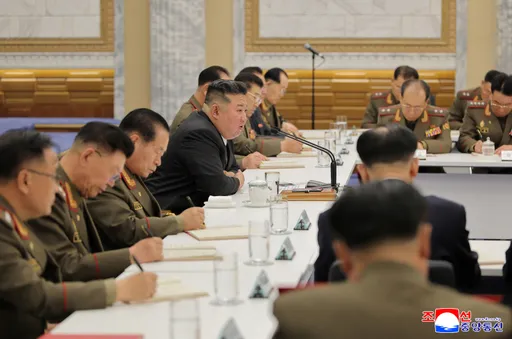 북한 김정은, 추가 군사 조치 개발할 것이라고 밝혀