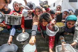 Israel llama a reservistas para expandir su ofensiva en Gaza, mientras mata de hambre a palestinos