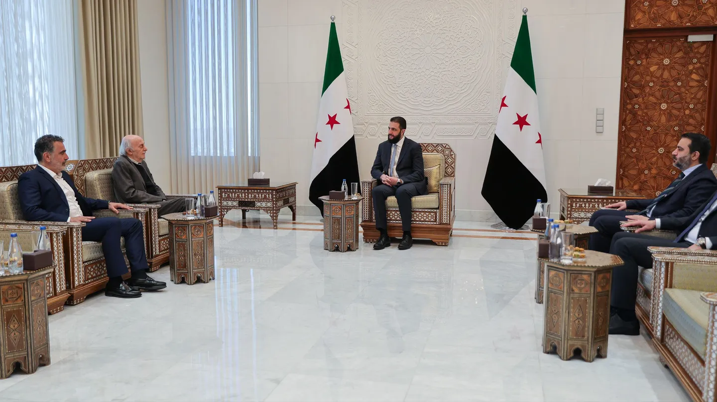 جنبلاط يؤكد خلال لقائه الشرع دور الدولة السورية في حفظ الأمن ويشيد بانفتاحها على مكونات الشعب