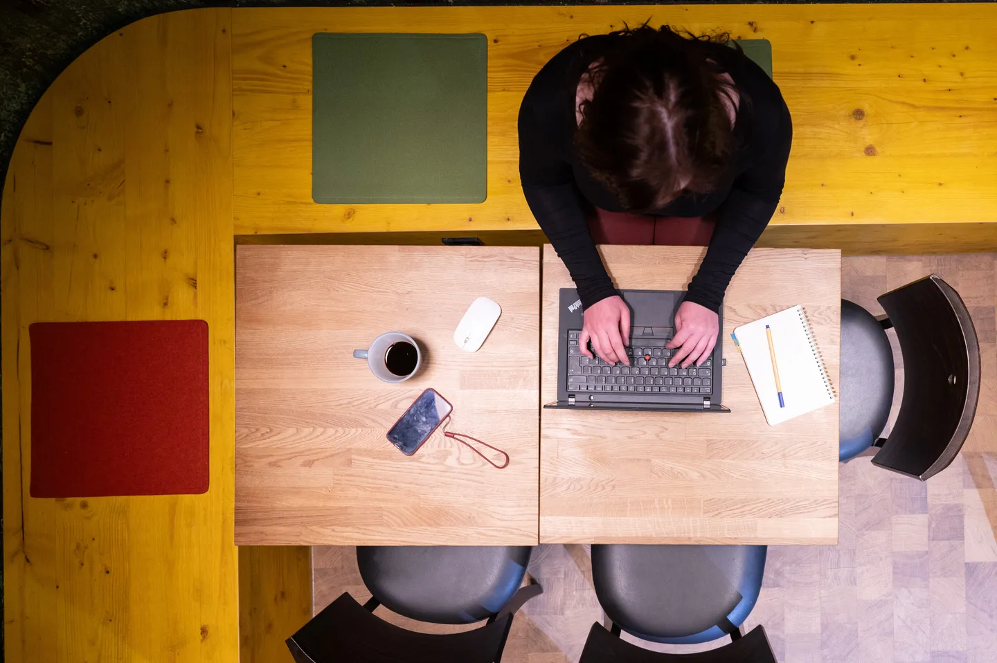 Umfrage: Zwei Drittel arbeiten auch mal krank im Homeoffice