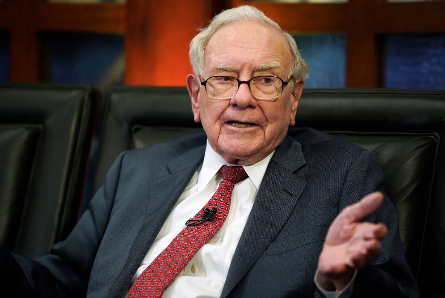 Warren Buffett announces his retirement from Berkshire Hathaway