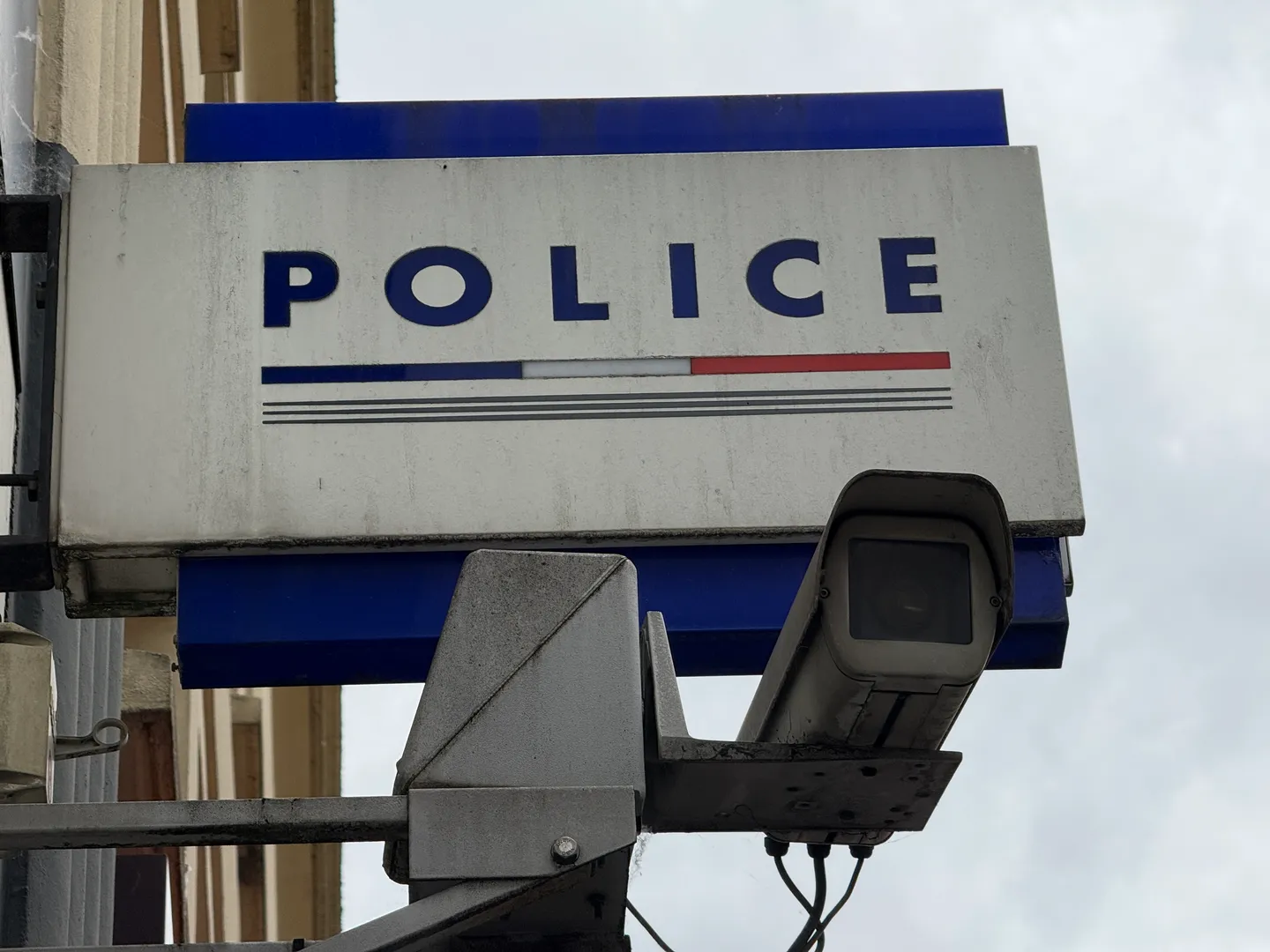 Deutscher Neonazi nach Hitlergruß in Paris abgeschoben