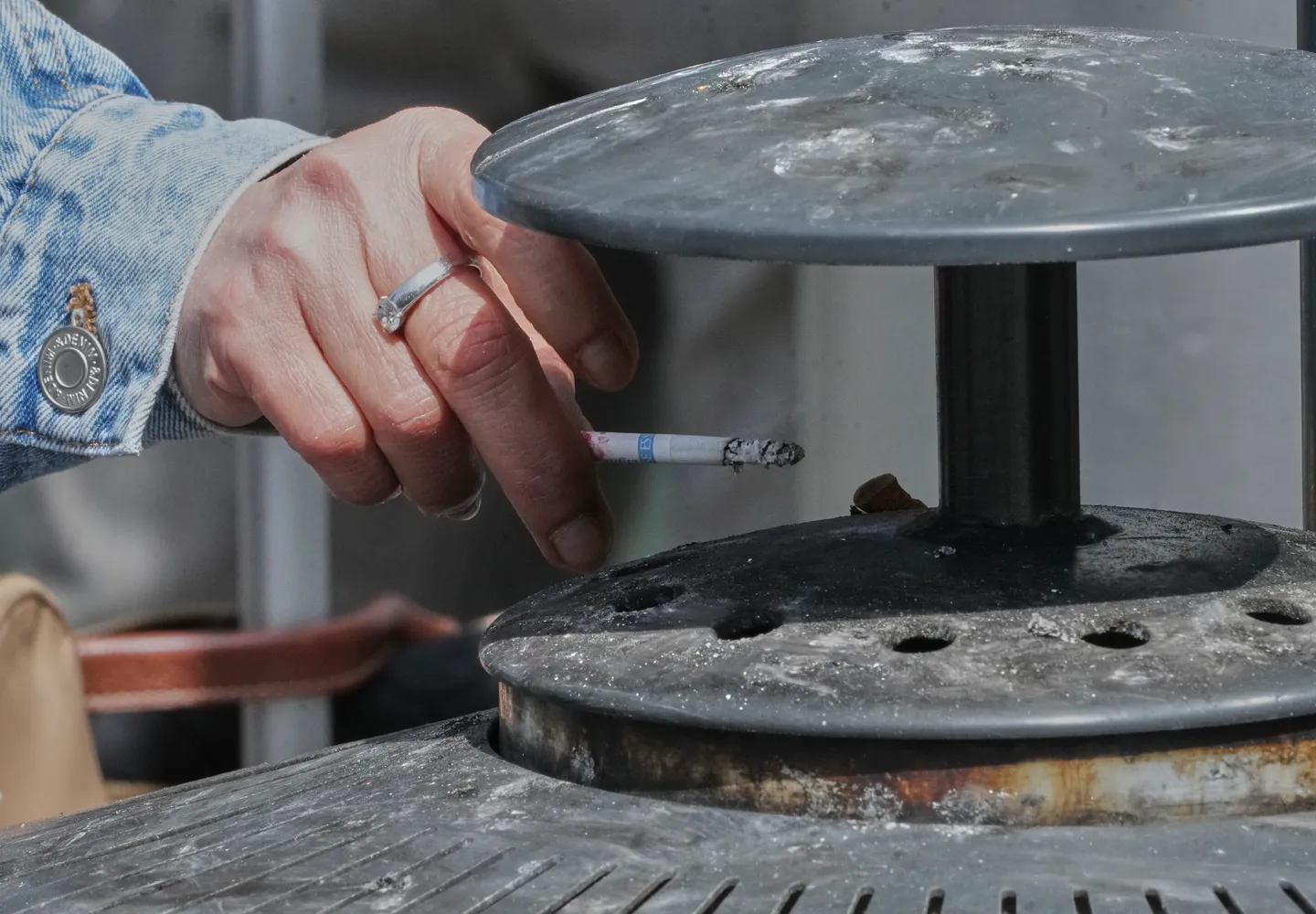 Spanja vendos gjoba për prindërit nëse fëmijët e tyre pinë cigare