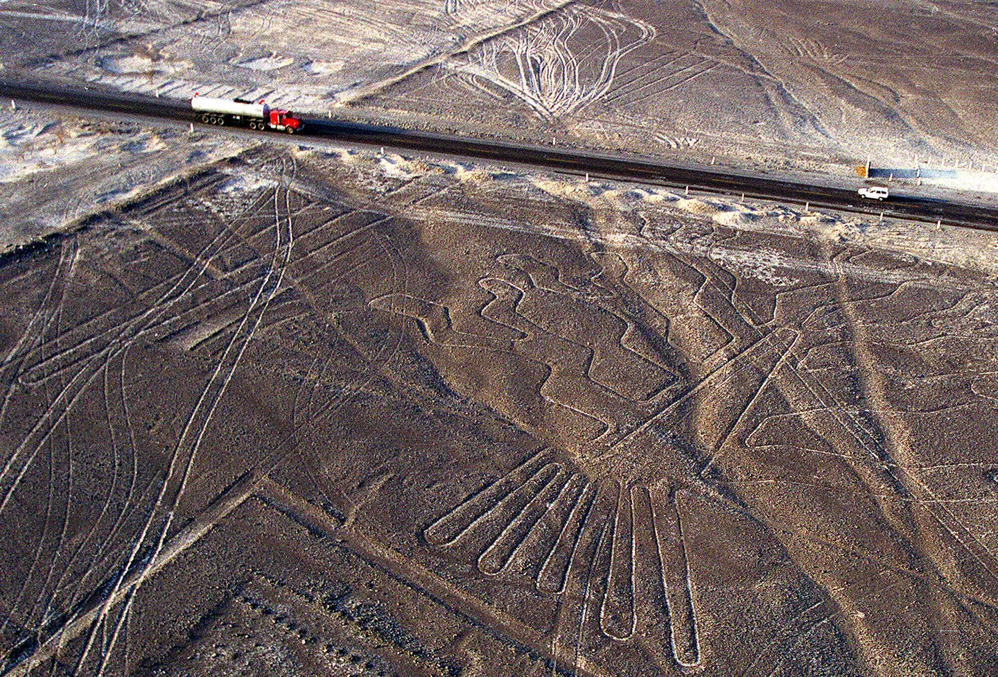 Perú reduce zona protegida de las Líneas de Nasca y permite legalizar actividad minera