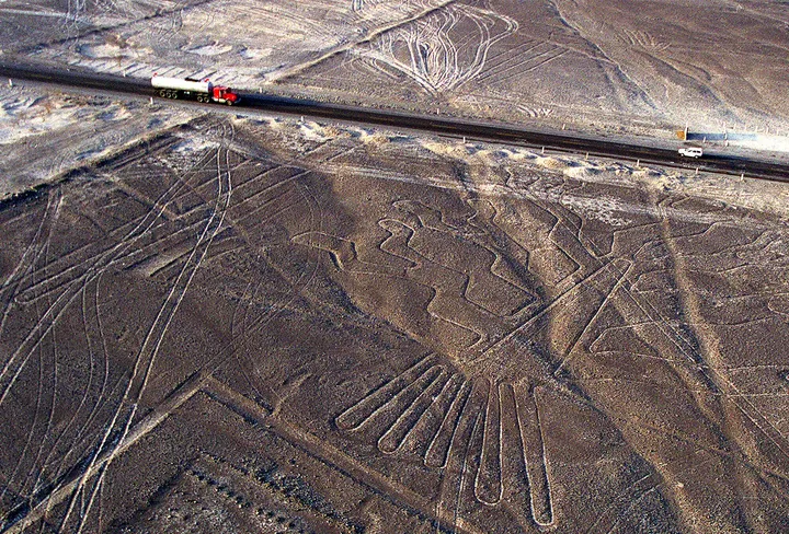 Perú reduce zona protegida de las Líneas de Nasca y permite legalizar actividad minera