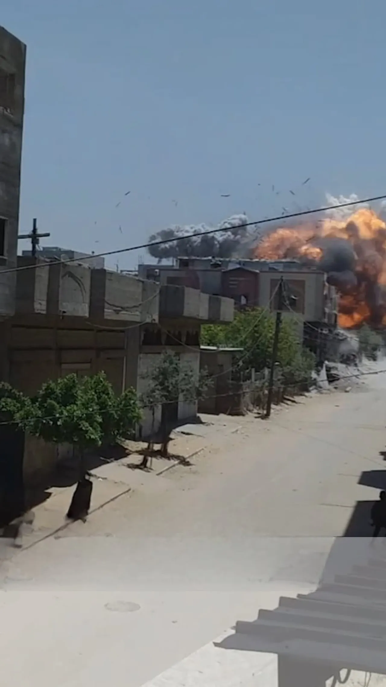 Fëmija shpëton për pak nga sulmi ajror izraelit