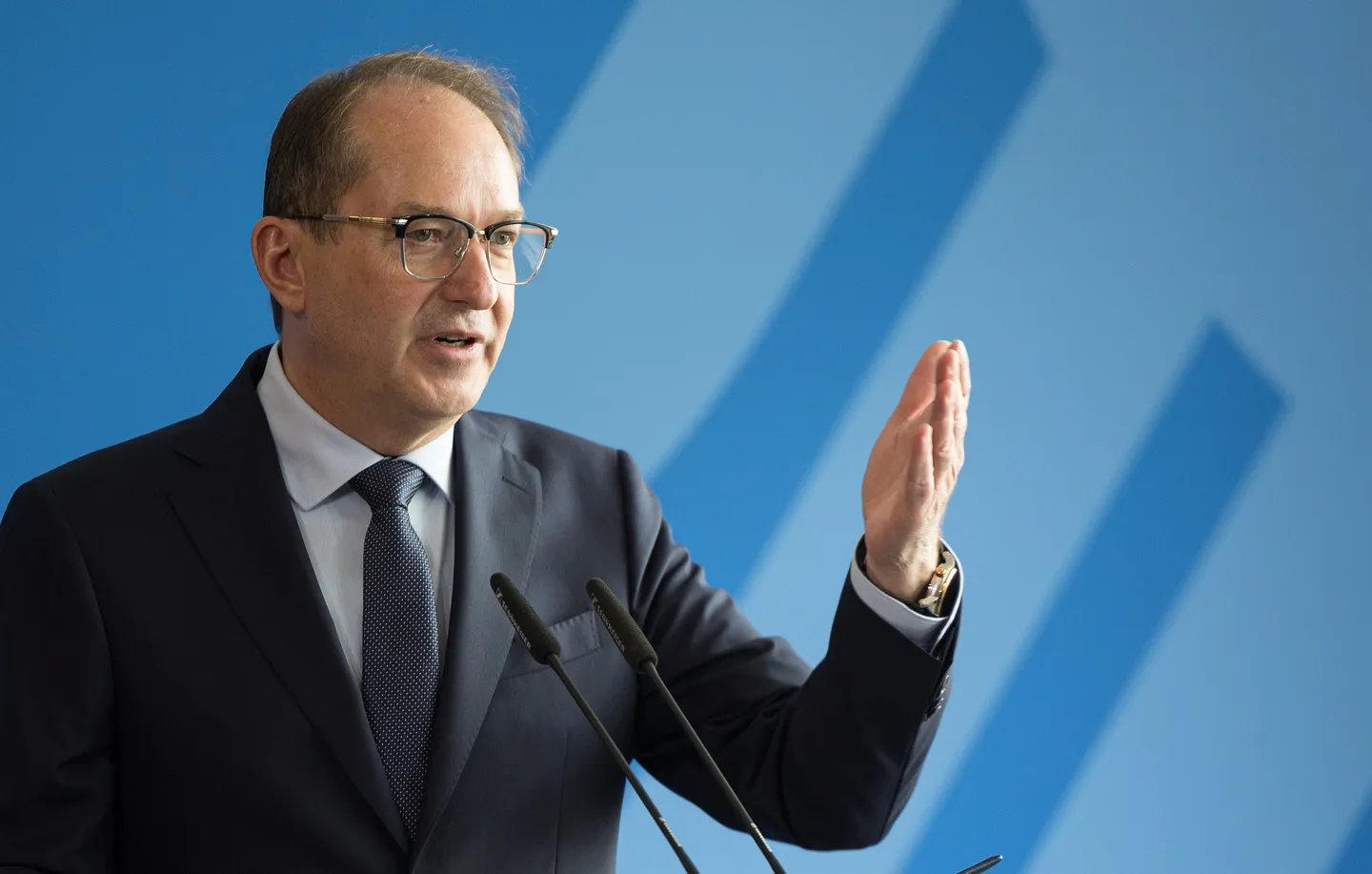 Migration: Dobrindt setzt auf „Domino-Effekt“