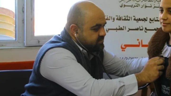 التحق بأولاده التسعة.. استشهاد الطبيب حمدي النجار متأثراً بإصابته جراء قصف للاحتلال في غزة قبل أيام