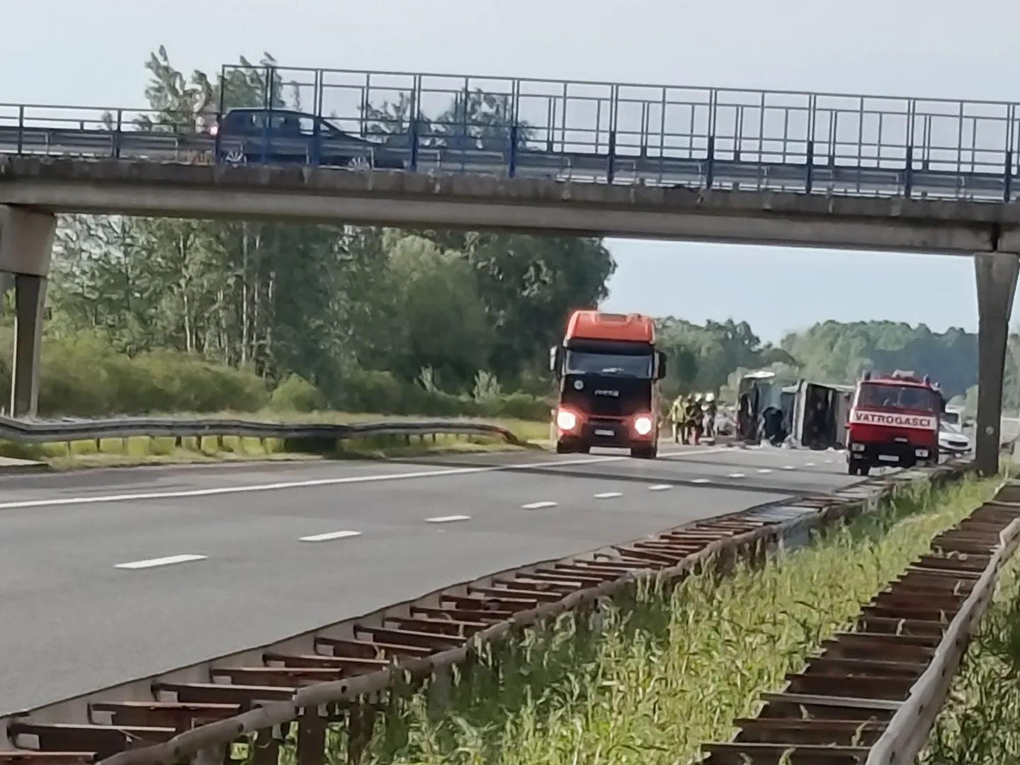 Hrvatska: U sudaru autobosa i automobila iz BiH dvoje poginulih, 31 povrijeđena osoba