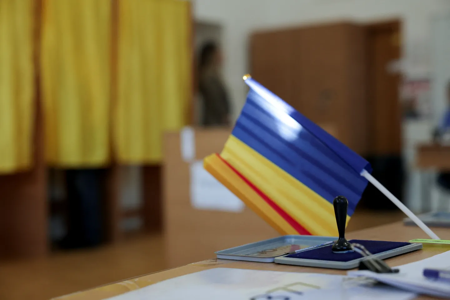 Romanians vote again to recover from political breakdown
