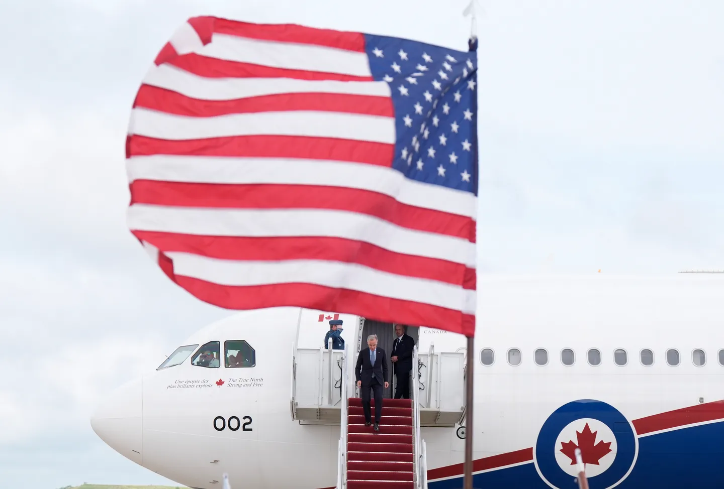 Канаданың жаңа премьер-министрі Карни Трамппен маңызды келіссөздер жүргізу үшін Вашингтонға барды