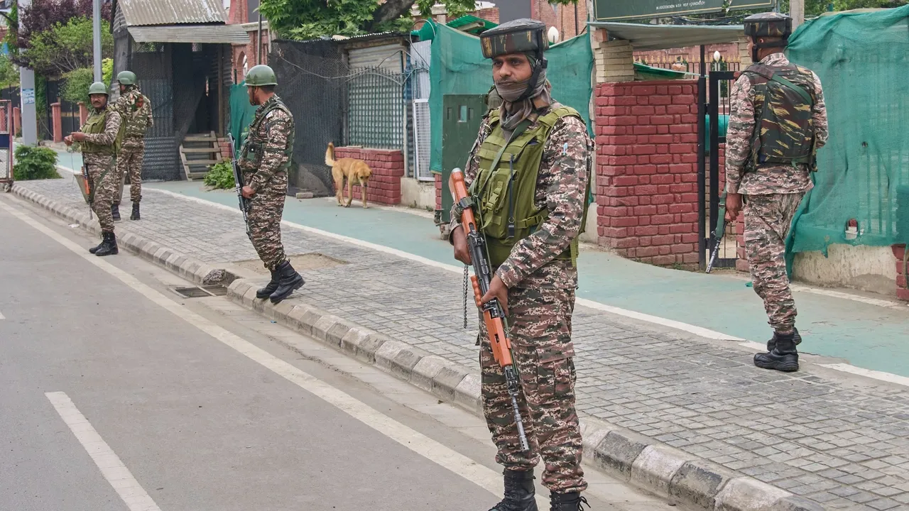 Орусия Кашмир боюнча Индия-Пакистан талашын чечүүгө жардам берүүгө даяр экенин билдирди