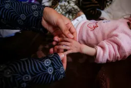 تجاوزت نسبته 25%.. تشوهات الأجنة تهدد قطاع غزة وسط قصف سامٍّ وحصار خانق