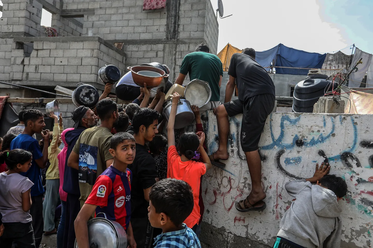 "Des bombes plutôt que de l'eau": l'ONU accuse Israël d'utiliser l'aide humanitaire comme "arme"