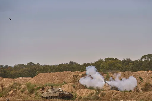 مدفعية جيش الاحتلال الإسرائيلي تقصف أطراف بلدة الضهيرة في الجنوب اللبناني