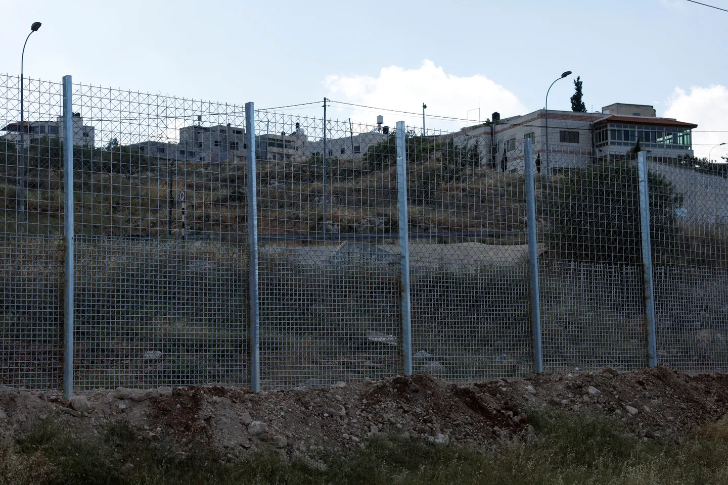 Israele trasforma una città della Cisgiordania occupata in una 'grande prigione'