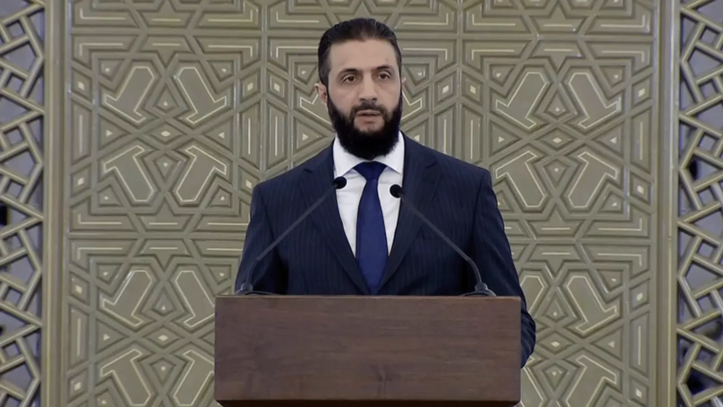 أول زيارة إلى أوروبا.. الشرع يلتقي ماكرون في باريس الأربعاء