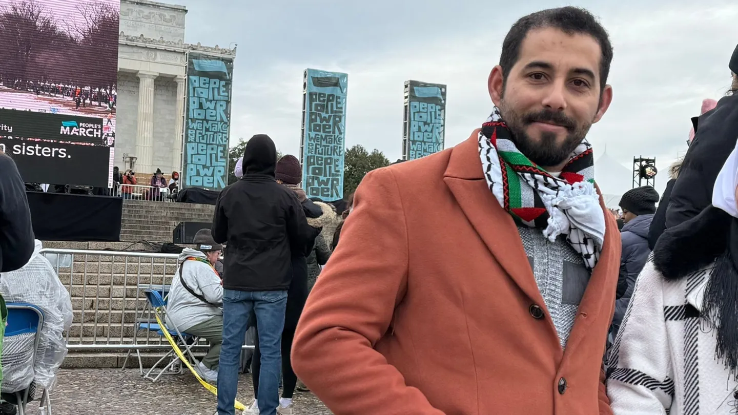 في فئة التعليق.. الشاعر الفلسطيني الغزيّ مصعب أبو توهة يفوز بجائزة بوليتزر الرفيعة