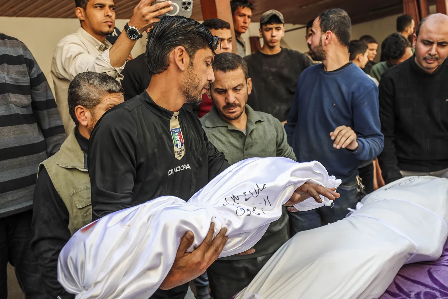 U novim izraelskim napadima u Gazi ubijene najmanje 54 osobe