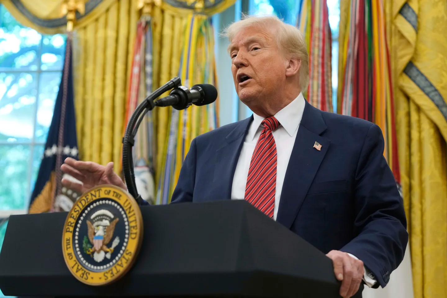 Трамп: Се надевам дека Индија и Пакистан можат веднаш да запрат со бобрите