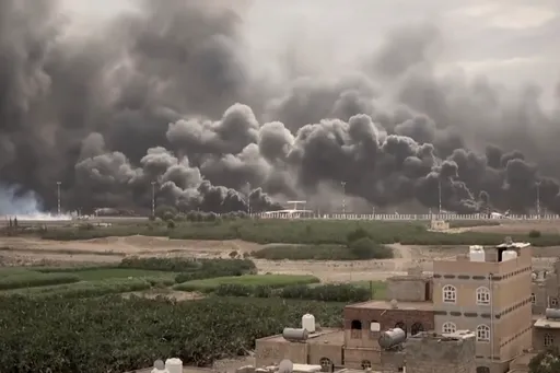 Israel bombardea Yemen y los hutíes responden con misiles, en nueva escalada regional
