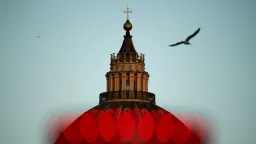 O mundo cristão aguarda o fumo branco enquanto o conclave se reúne para escolher o novo Papa