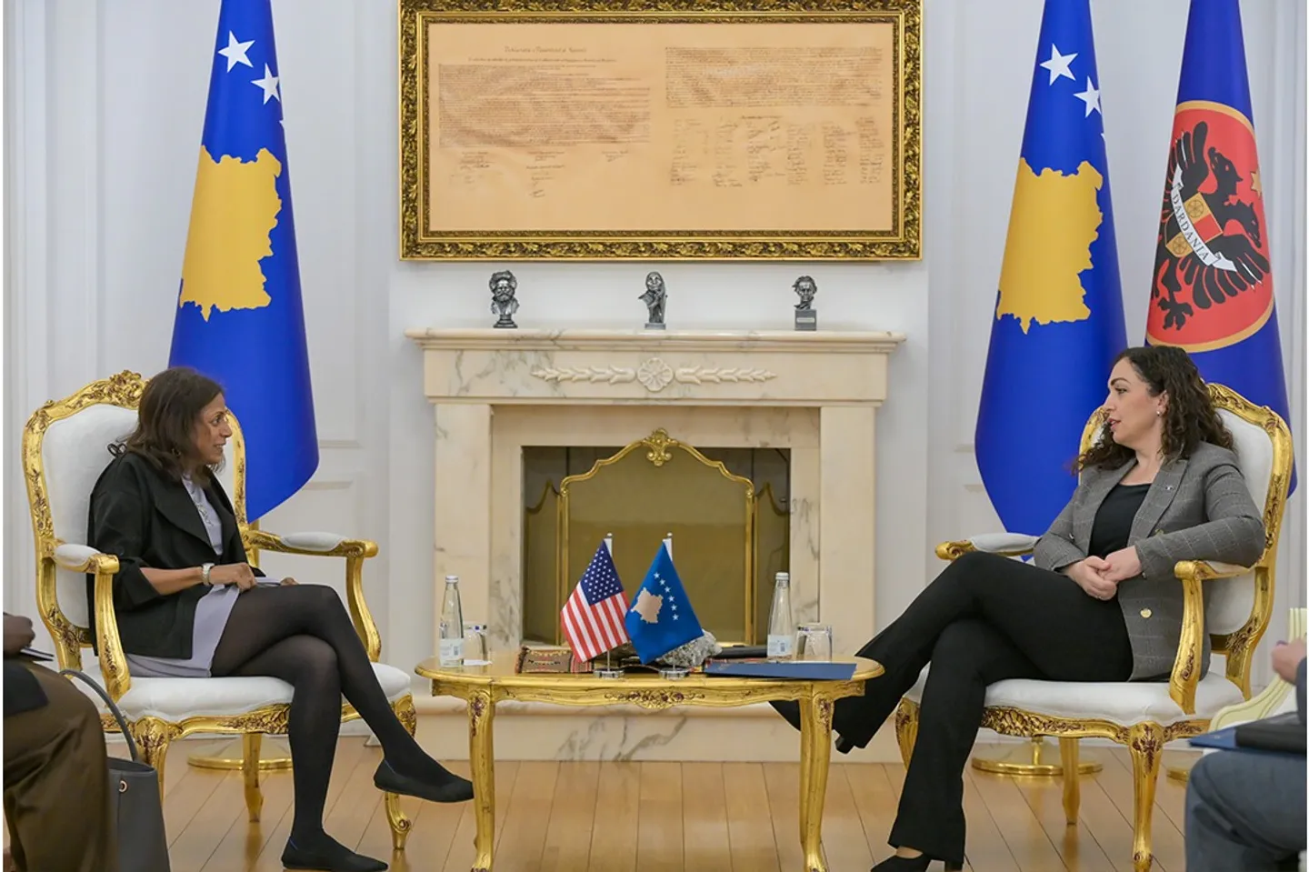 Presidentja Osmani pret në takim të ngarkuarën me punë në ambasadën e ShBA-së në Prishtinë