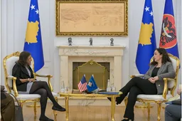 Presidentja Osmani pret në takim të ngarkuarën me punë në ambasadën e ShBA-së në Prishtinë