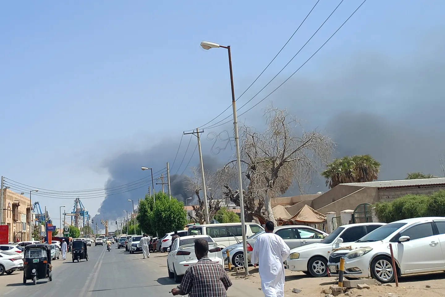 China urges nationals to leave Sudan over conflict risk