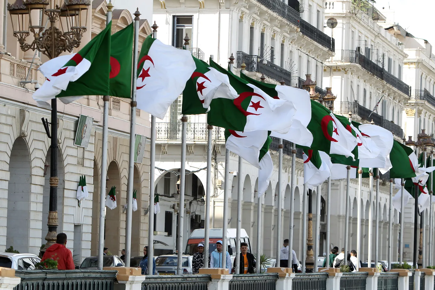 Algeria replaces French with Arabic, English in official communications