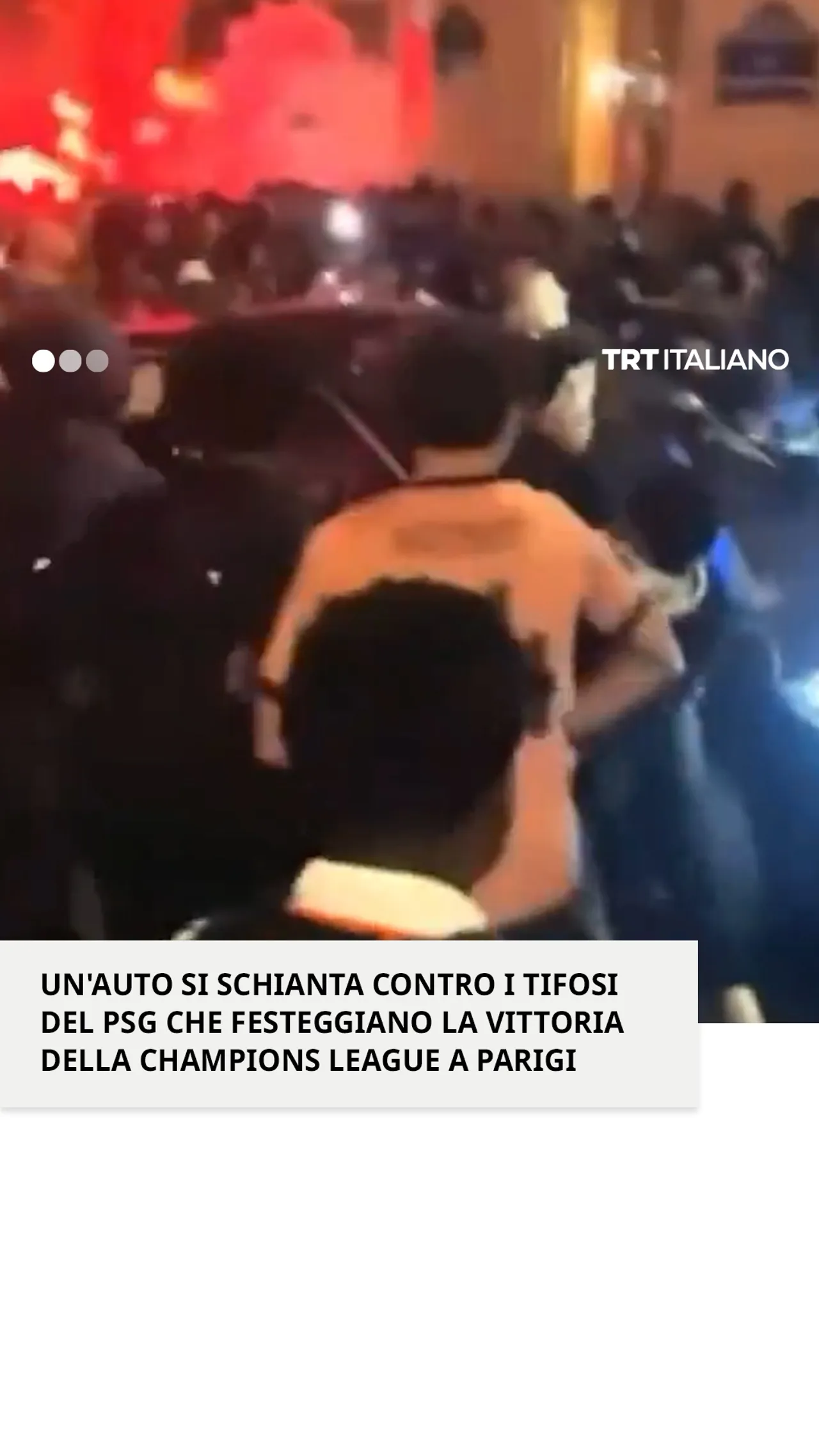 Un'auto investe i tifosi del PSG in festa