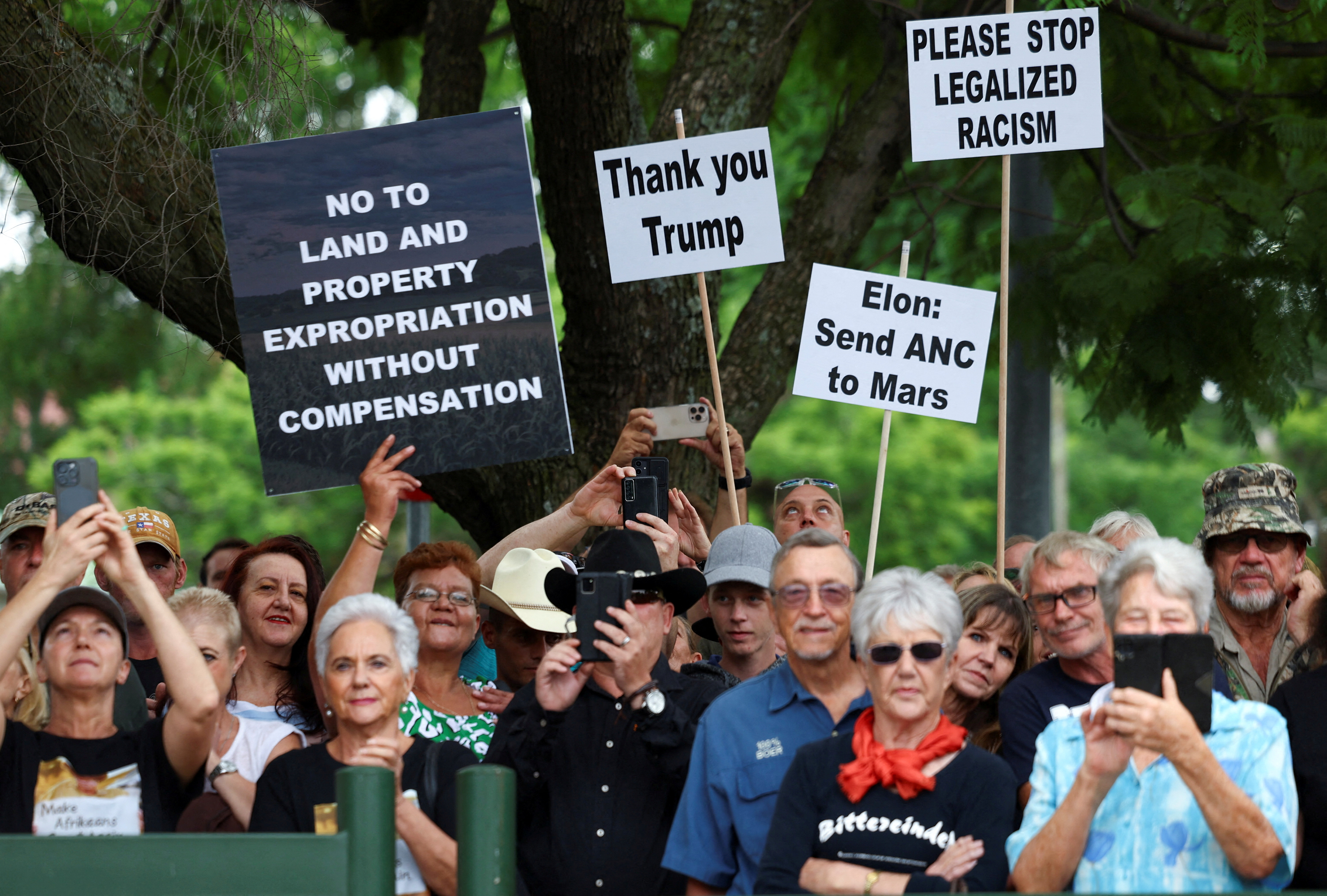 South Africa protests to US over Afrikaners resettlement plan