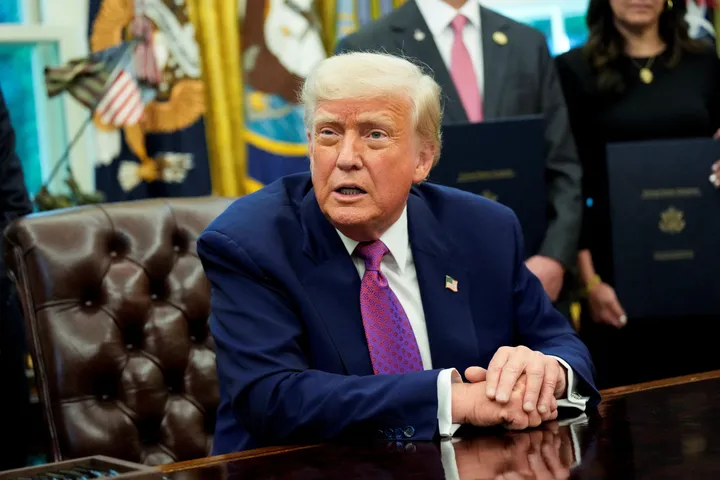 Trump pide a Corte Suprema anular protección legal a más de 532.000 migrantes