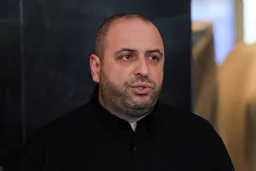Умеров поведет 14 переговорщиков в Стамбул