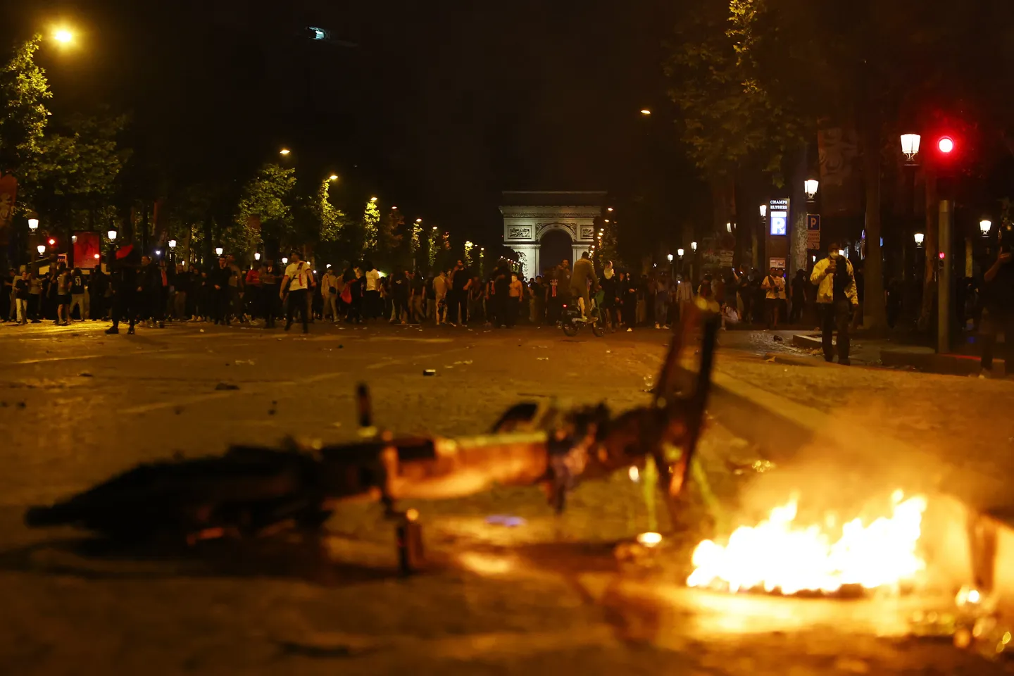 Haos u Parizu nakon pobjede PSG-a: Sukobi s policijom, zapaljena vozila i najmanje 81 uhapšeno
